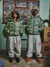 Load image into Gallery viewer, Reflective Star Camo Puffer Jacket