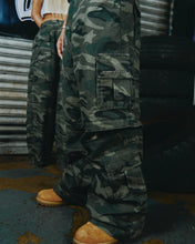 Load image into Gallery viewer, 2-in-1 Star Camo Cargo Pants/Shorts
